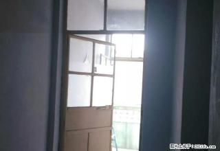 华芳小区A一楼带院 集体供暖 简装 带部分家具,紧邻华清园学 - 莱芜28生活网 lw.28life.com